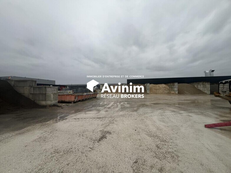Industrial in Saint-Germain-lès-Arpajon for lease - Building Photo - Image 3 of 8