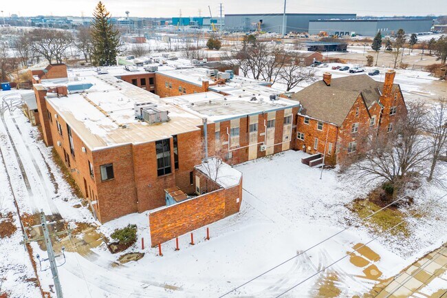 Plus de détails pour 6902 Chicago Rd, Warren, MI - Spécialité à vendre