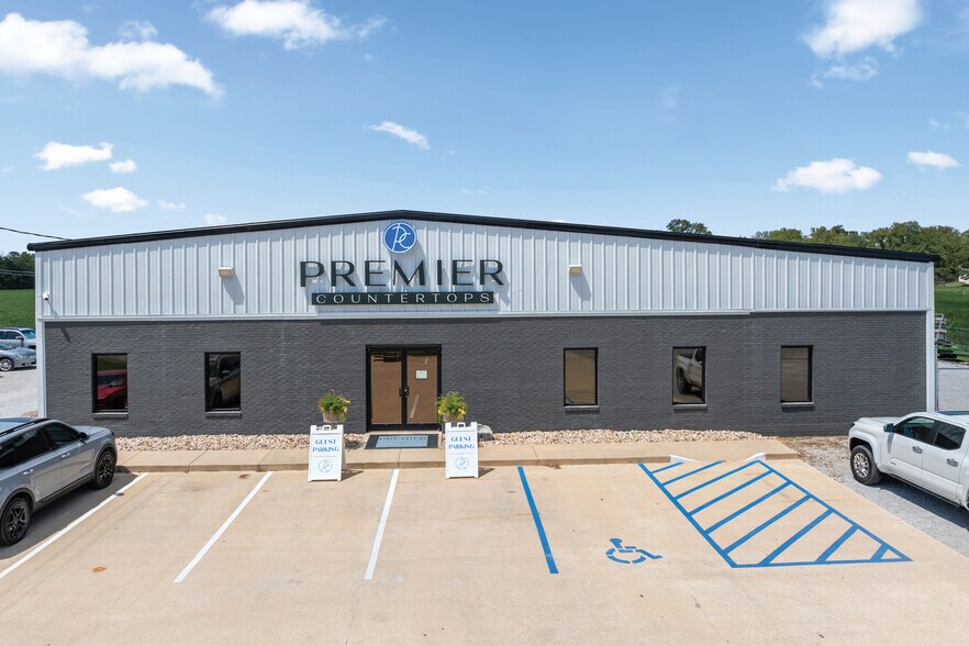 2341 Graham Dr, Tupelo, MS à vendre - Photo du bâtiment - Image 1 de 2