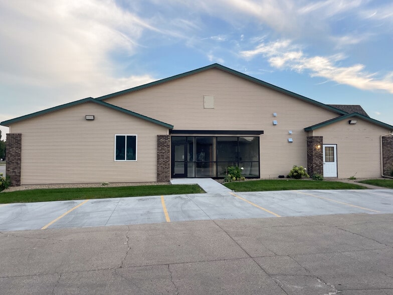 3280 20th St, Fargo, ND à louer - Photo du bâtiment - Image 2 de 4