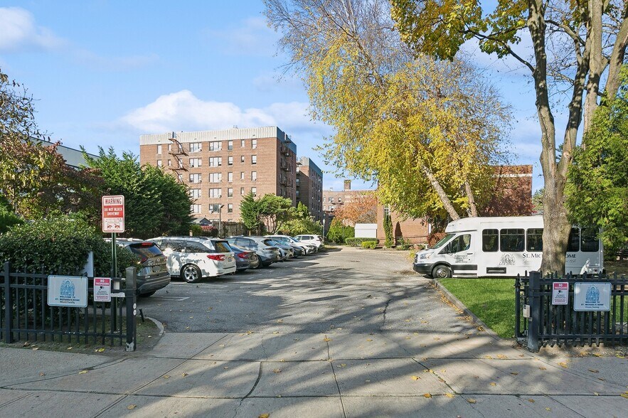3 Lehman Ter, Yonkers, NY à vendre - Photo du bâtiment - Image 3 de 99