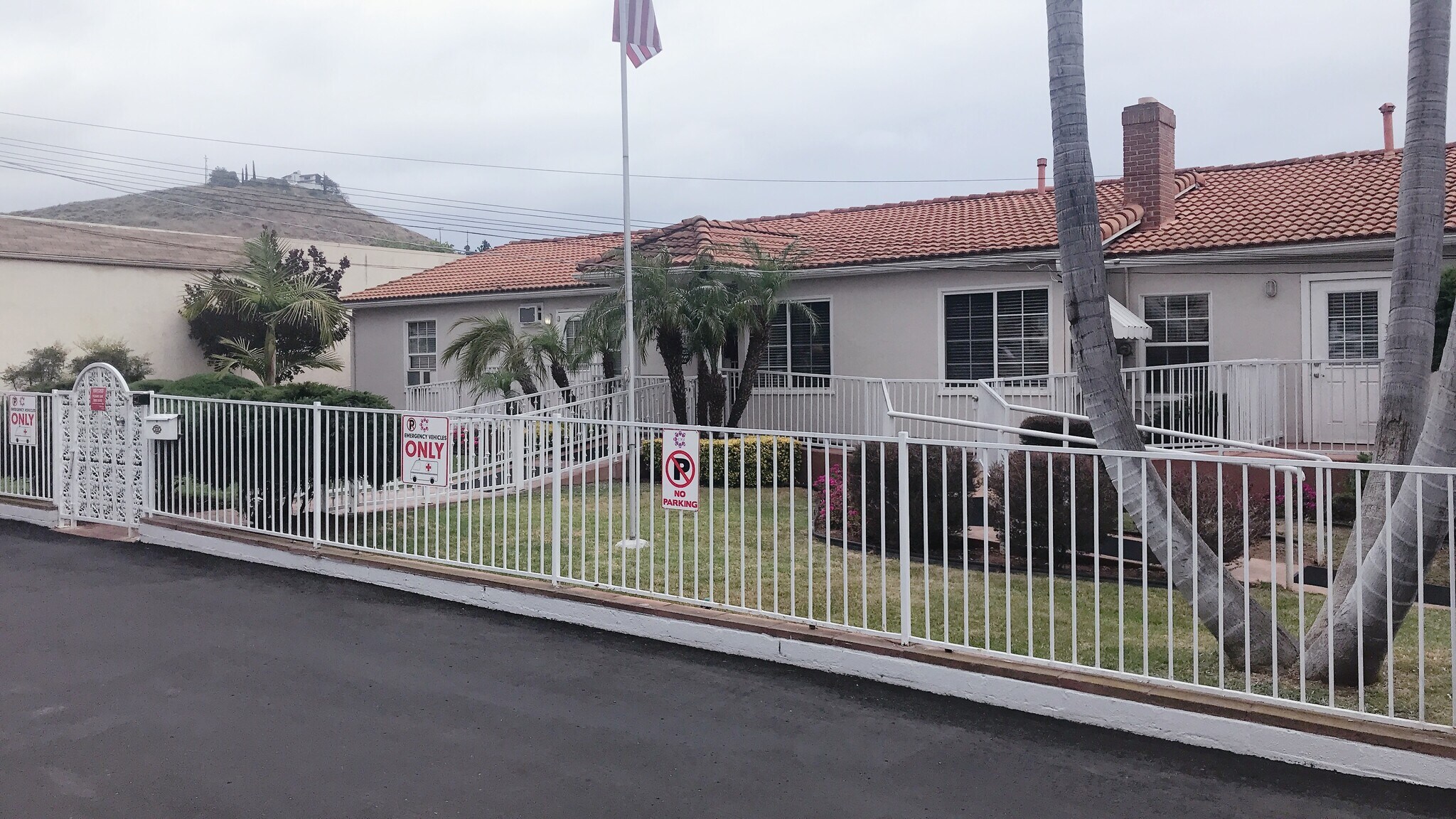 1061 E Bradley Ave, El Cajon, CA à vendre Photo du bâtiment- Image 1 de 19