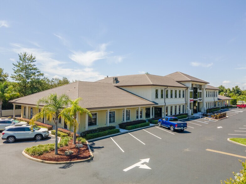 275 S Charles Richard Beall Blvd, DeBary, FL à louer - Photo du bâtiment - Image 3 de 9