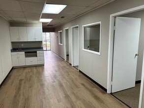 10841-10861 Vandale St, San Antonio, TX à louer Photo intérieure- Image 1 de 7