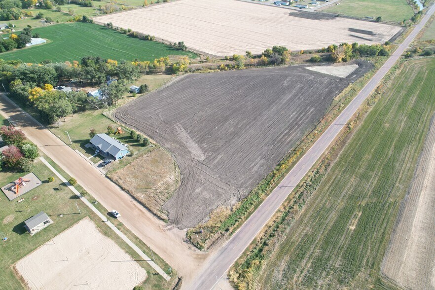 S. Cleveland Street, Lennox, SD à vendre - Photo du bâtiment - Image 3 de 5