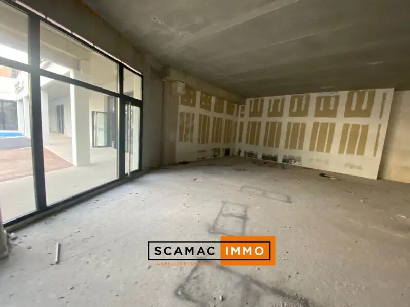 Retail in La Garde for lease Interior Photo- Image 1 of 7