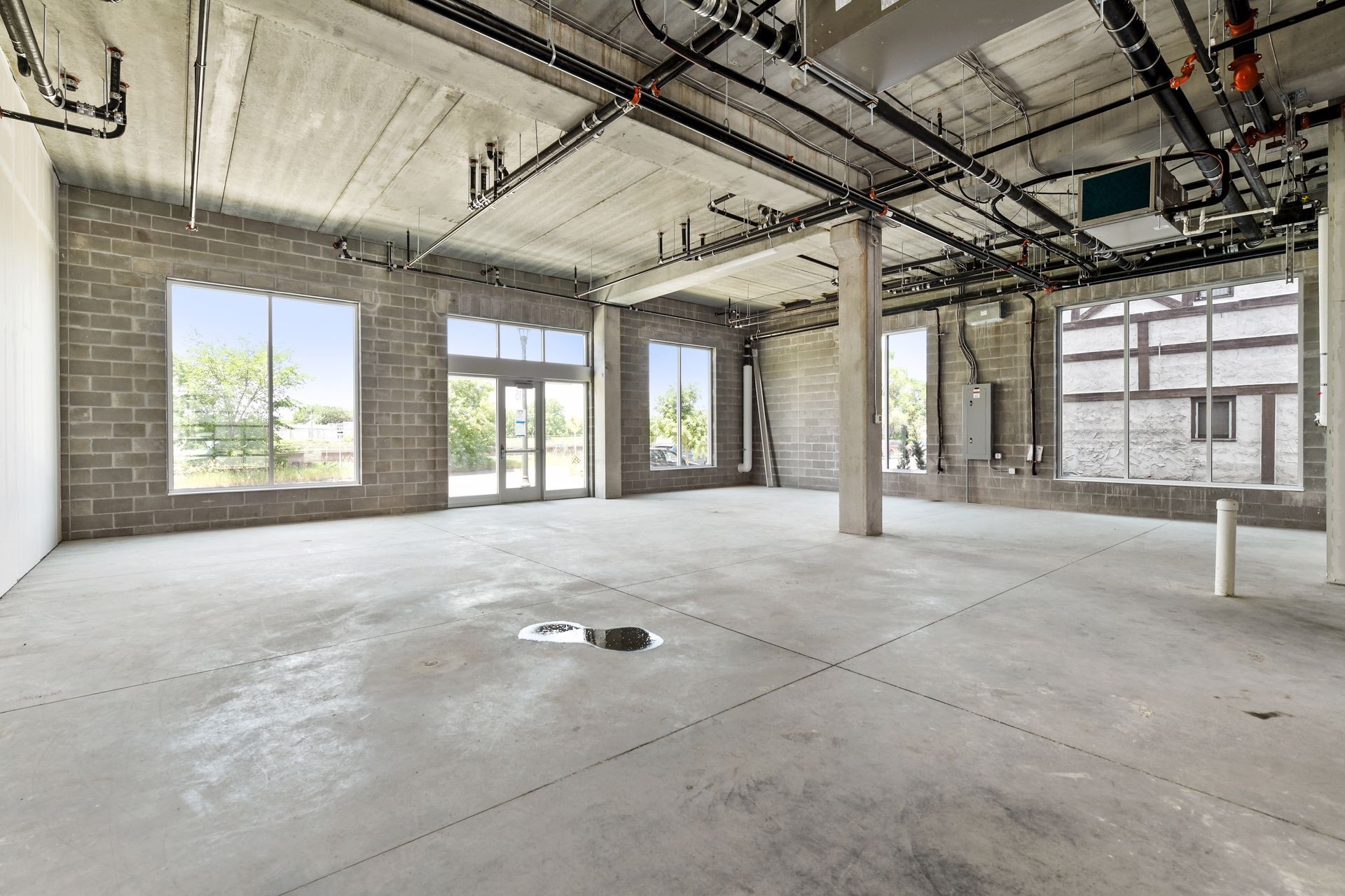 319 NE Ulysses St, Minneapolis, MN for lease Interior Photo- Image 1 of 8