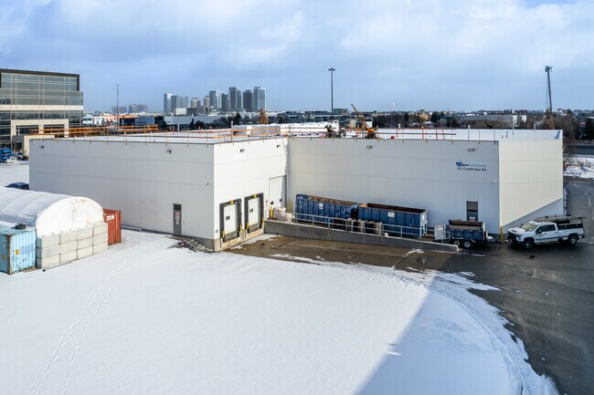 Plus de détails pour 151 Creditview Rd, Vaughan, ON - Industriel à vendre