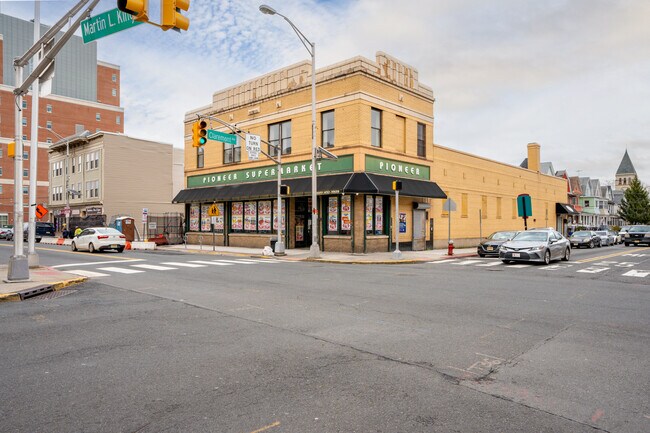 Plus de détails pour 320-321 Martin Luther King Jr Dr – à vendre, Jersey City, NJ