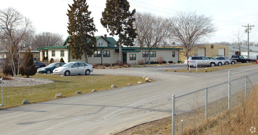 6135 N American Ln, De Forest, WI à louer - Photo du bâtiment - Image 1 de 25