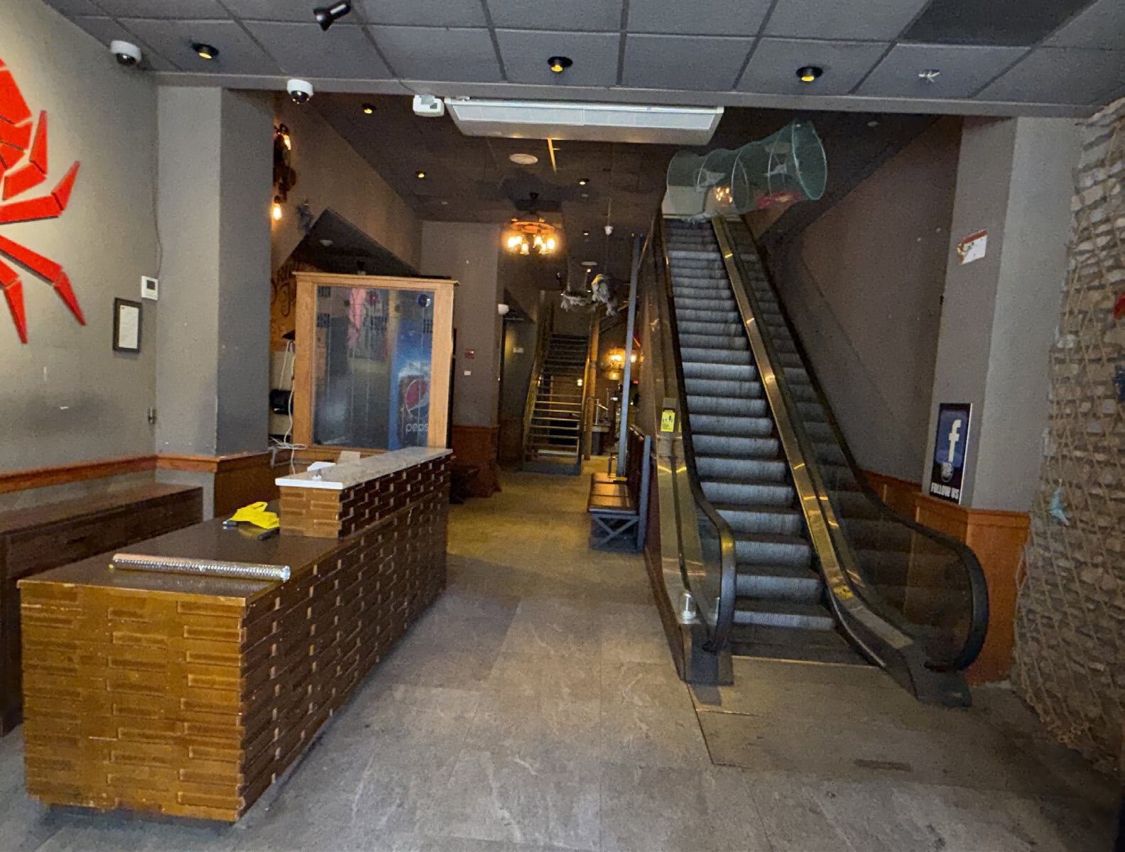 161-21 Jamaica Ave, Jamaica, NY for lease Lobby- Image 1 of 3