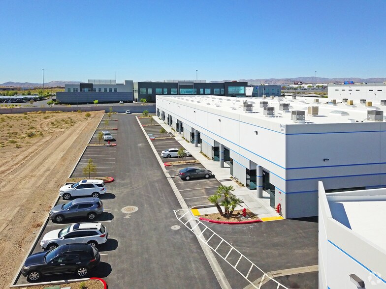 6445 W Sunset Rd, Las Vegas, NV à louer - Photo du bâtiment - Image 2 de 22