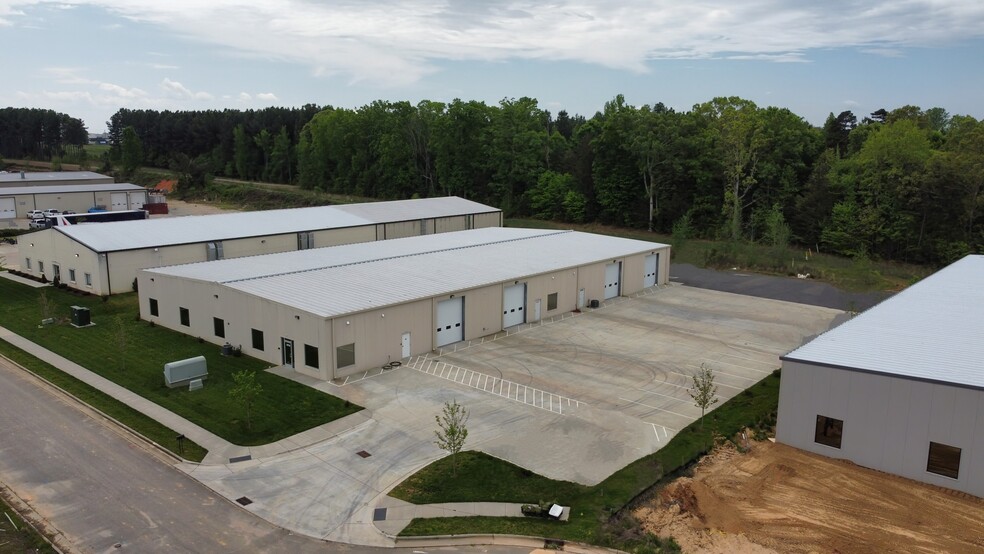 337 Mazeppa Road, Mooresville, NC for sale - Building Photo - Image 1 of 1