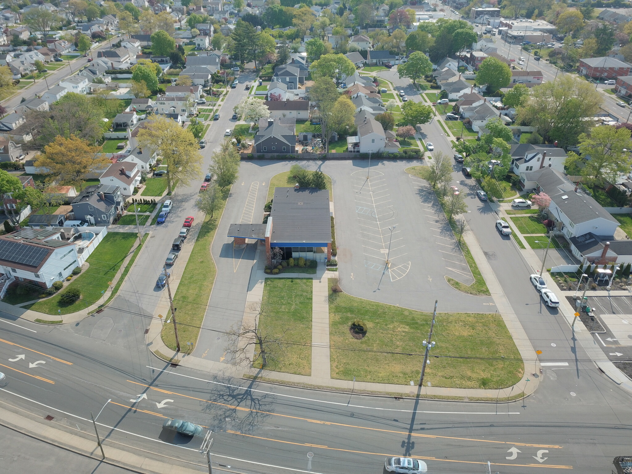 651 Newbridge Rd, East Meadow, NY à vendre Photo du bâtiment- Image 1 de 1