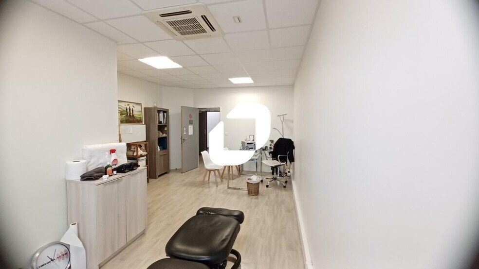 Office in Serris for sale - Building Photo - Image 2 of 8
