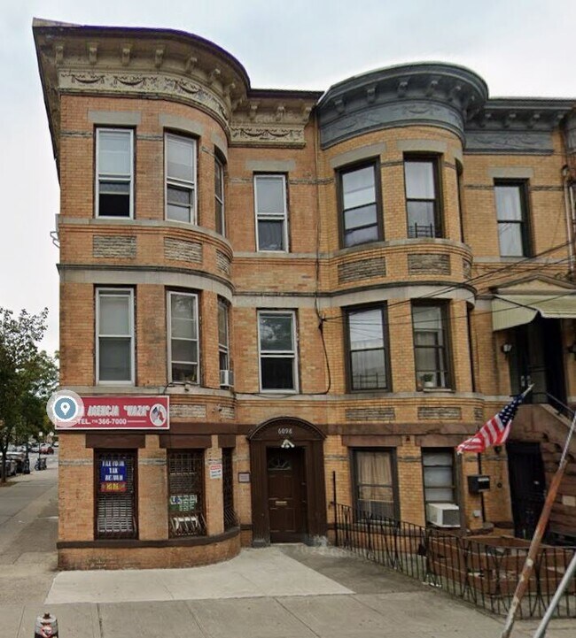 More details for 6098 69th Ave, Ridgewood, NY - Flex for Sale