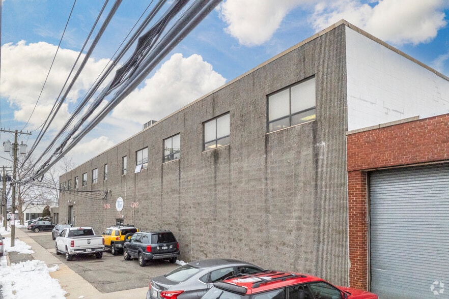 95 State St, Westbury, NY for lease - Primary Photo - Image 1 of 1