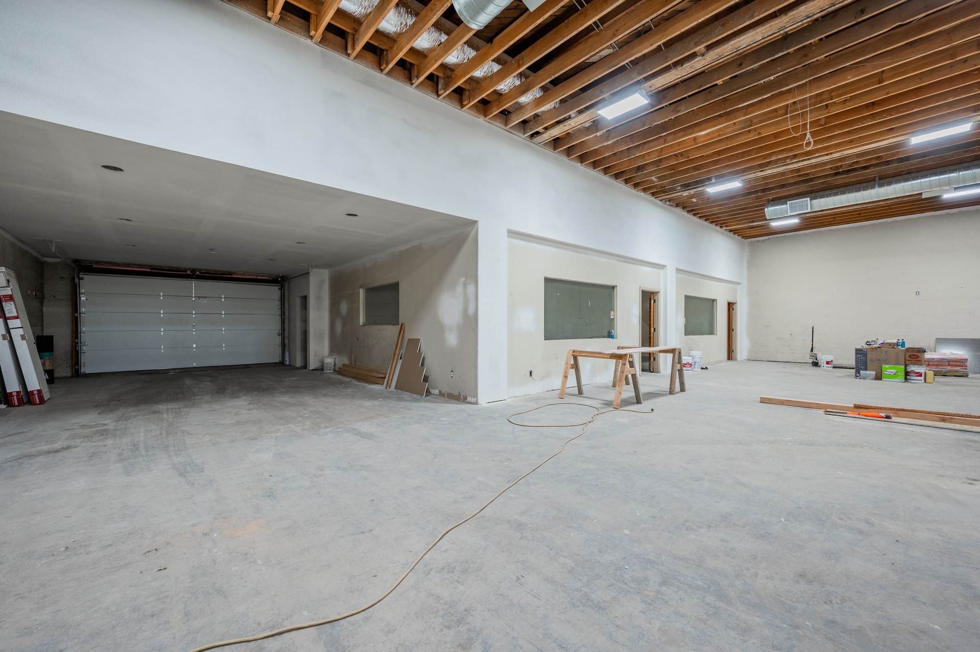 8594 Sierra Ave, Fontana, CA for lease Interior Photo- Image 1 of 4