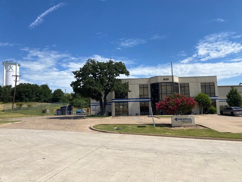 695 Tower Dr, Kennedale, TX for lease - Building Photo - Image 1 of 19