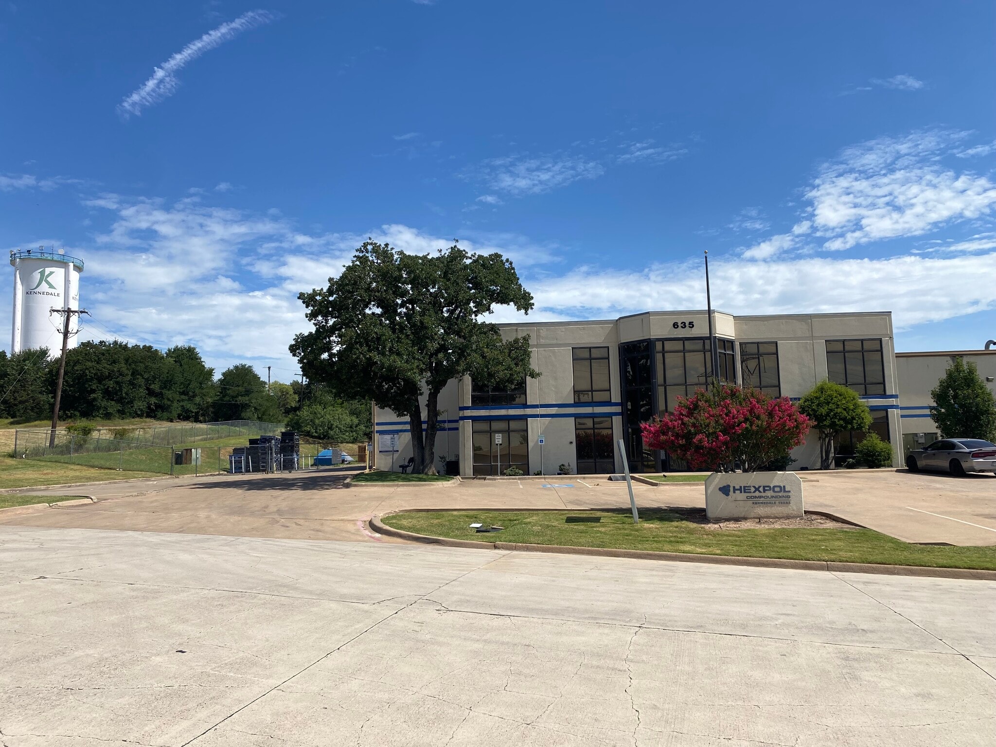 695 Tower Dr, Kennedale, TX for lease Building Photo- Image 1 of 20