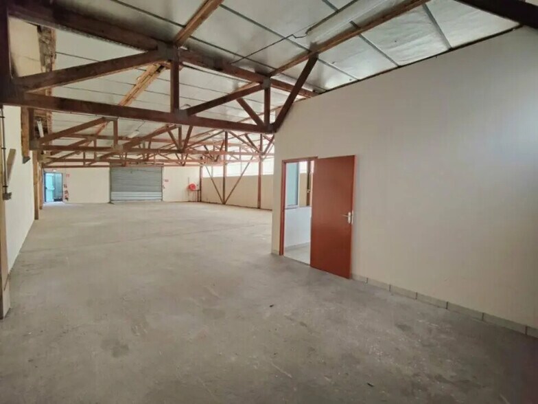 Flex in Rouen for lease - Building Photo - Image 3 of 3