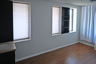 5300 S 108th St, Hales Corners, WI for lease Interior Photo- Image 2 of 7