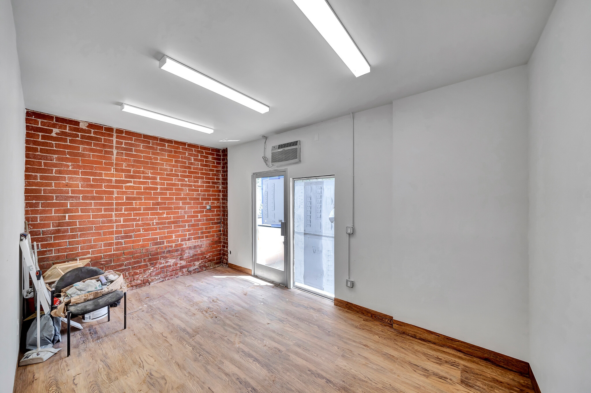 14526 Haynes St, Van Nuys, CA for lease Interior Photo- Image 1 of 4
