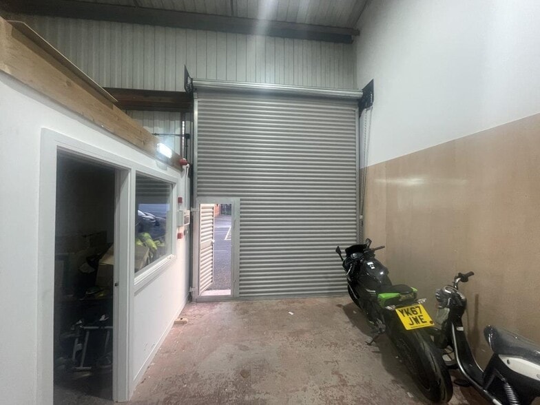 Unit 8B Brownhills Business Park, Canal Lane, Stoke On Trent for lease - Building Photo - Image 3 of 8