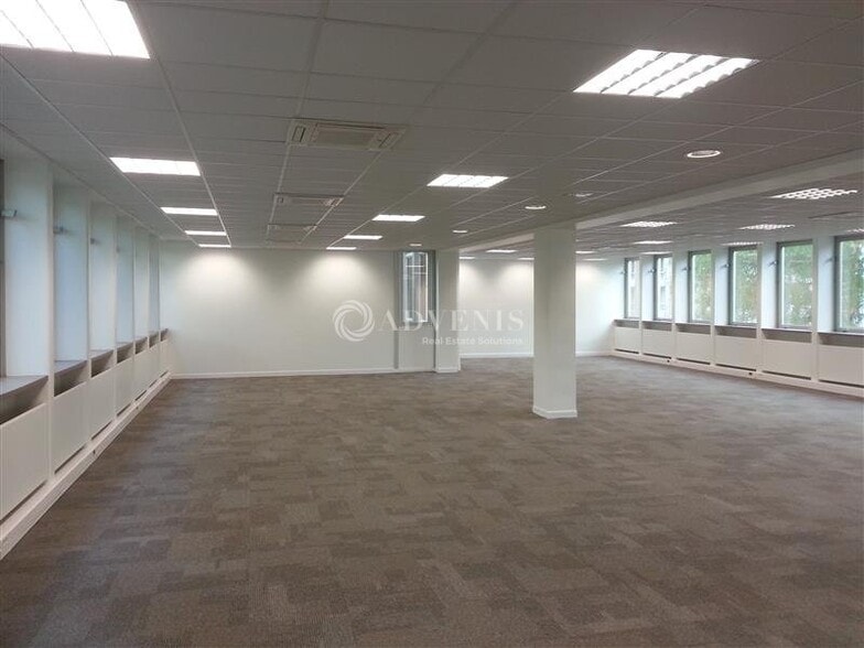 Office in Créteil for lease - Interior Photo - Image 2 of 6