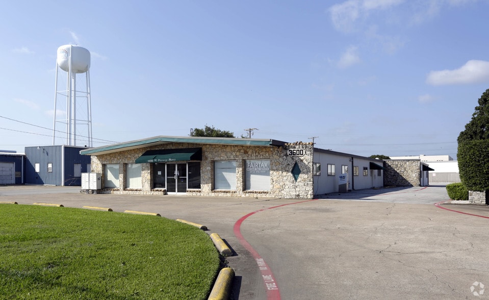 3600 W Pioneer Pky, Pantego, TX for lease - Building Photo - Image 1 of 6