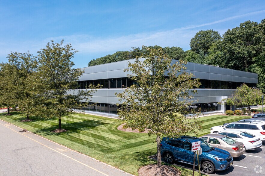 50 Chestnut Ridge Rd, Montvale, NJ à louer - Photo du bâtiment - Image 1 de 18