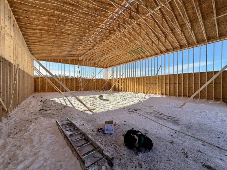 369 Riverwood dr, Burlington, ND for sale - Interior Photo - Image 2 of 10