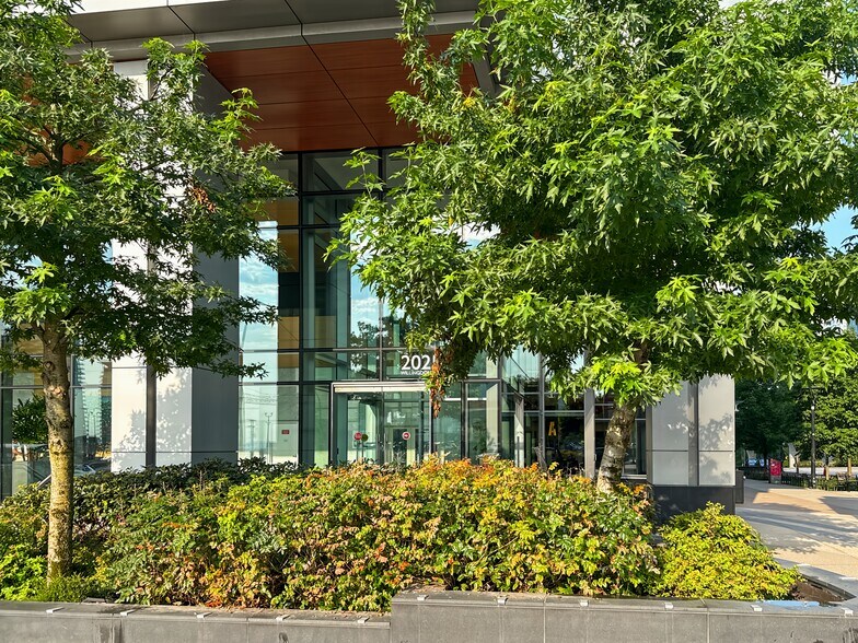 4402 Skyline Dr, Burnaby, BC à louer - Photo du bâtiment - Image 3 de 35