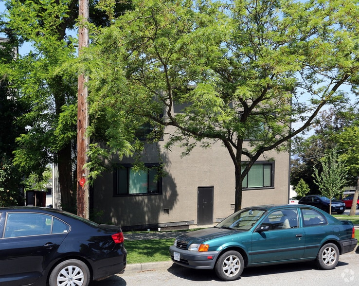 2045 Maple St, Vancouver, BC for sale - Building Photo - Image 2 of 2