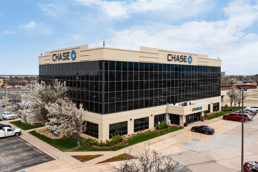 6303 N Portland Ave, Oklahoma City, OK à louer - Photo du bâtiment - Image 2 de 8