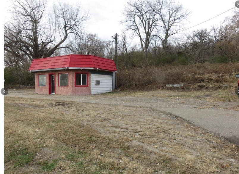 608 Flying Cloud Dr, Chanhassen, MN for sale - Building Photo - Image 1 of 5