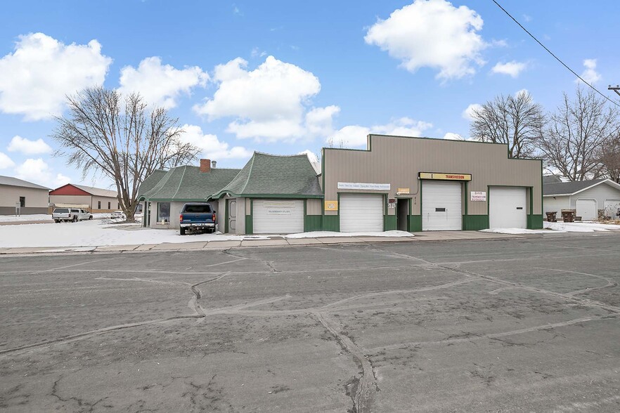 210 Railroad St W, Norwood Young America, MN à vendre - Photo du bâtiment - Image 1 de 27