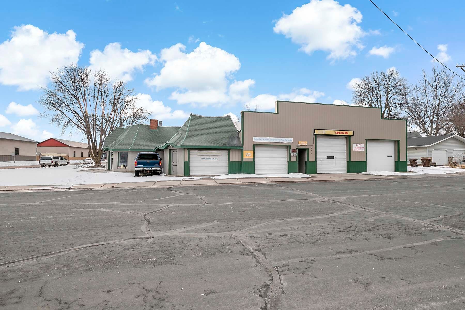 210 Railroad St W, Norwood Young America, MN à vendre Photo du bâtiment- Image 1 de 28