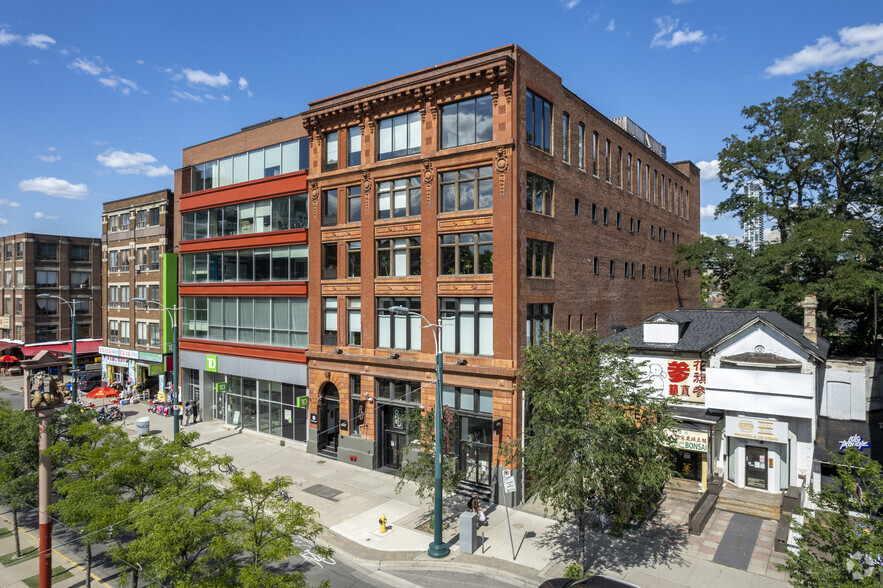 241 Spadina Ave, Toronto, ON for lease - Primary Photo - Image 1 of 6