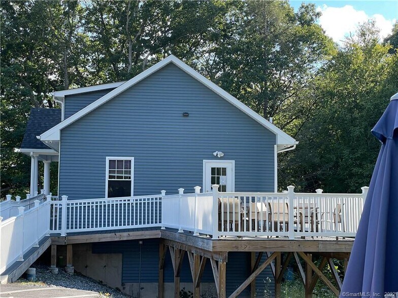 605 Wolcott Rd, Wolcott, CT à vendre - Photo du bâtiment - Image 2 de 31
