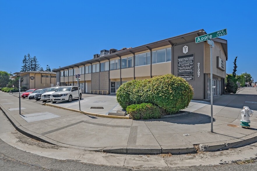21297 Foothill Blvd, Hayward, CA à louer - Photo du bâtiment - Image 3 de 16