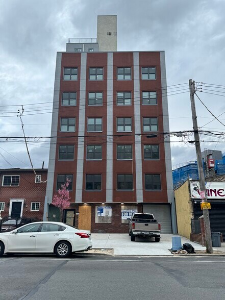 855A Mother Gaston Blvd, Brooklyn, NY à louer - Photo du bâtiment - Image 2 de 5