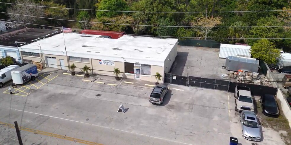 27900 Industrial St, Bonita Springs, FL à vendre - Photo du bâtiment - Image 2 de 18