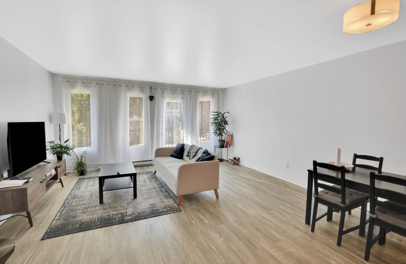 2065 Av Wilson, Montréal, QC à vendre Photo intérieure- Image 1 de 1