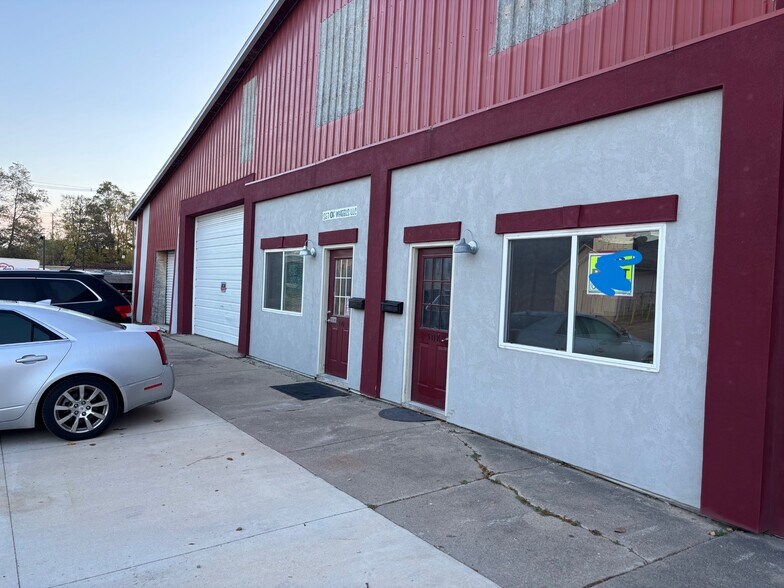 300 N Dickason Blvd, Columbus, WI à louer - Photo du bâtiment - Image 2 de 8