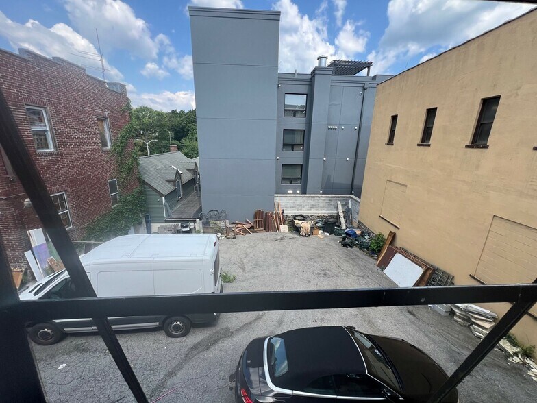 221 Mamaroneck Ave, Mamaroneck, NY for lease - Building Photo - Image 2 of 5