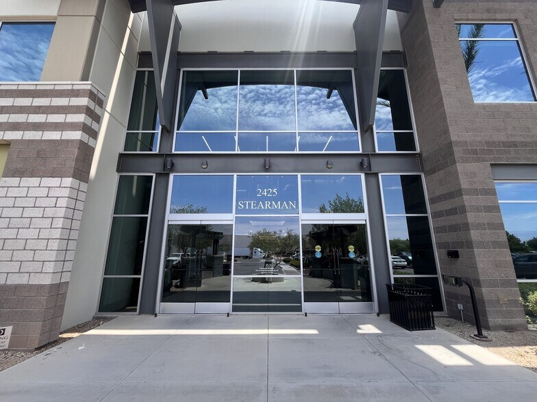 2425 S Stearman Dr, Chandler, AZ for lease - Building Photo - Image 3 of 25