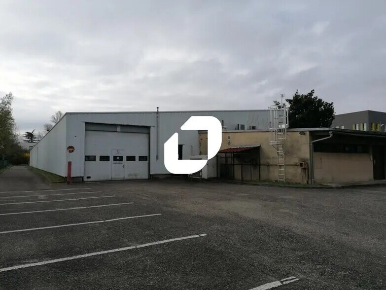 54 Avenue De L'Industrie, Rillieux-la-Pape à louer - Photo du bâtiment - Image 1 de 8
