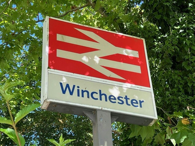 10-14 Andover Rd, Winchester for lease - Building Photo - Image 3 of 5