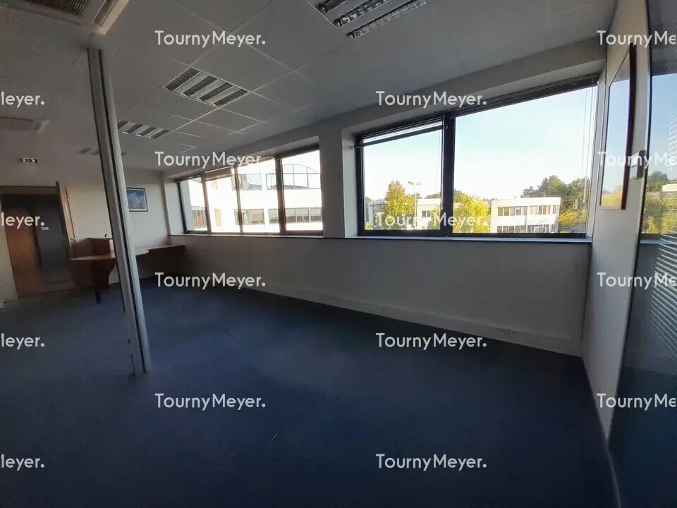 Office in Saint-Grégoire for lease Interior Photo- Image 1 of 5